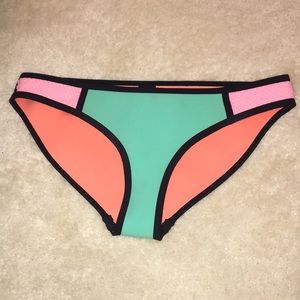 Triangl bikini bottom!!